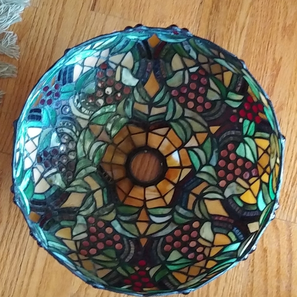 FINAL MARKDOWN Tiffany style stained glass shade - Picture 8 of 8